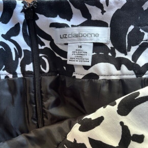 Liz Claiborne 16 A Line Skirt Black White Floral Whimsygoth Career Modern Slit - Picture 4 of 4